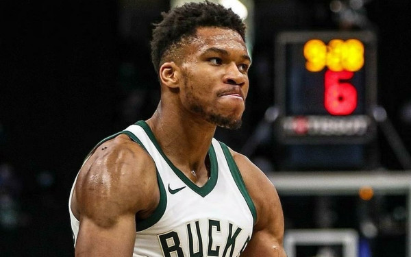 Το απλό και ξεκάθαρο μήνυμα του Γιάννη Αντετοκούνμπο για τα εμβόλια (βίντεο)