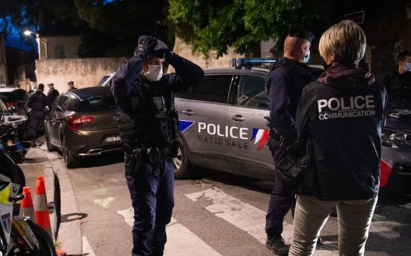 Συνελήφθη ο άνδρας που κρατούσε ομήρους δύο γυναίκες στη Βαστίλλη