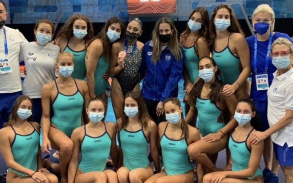 Καλλιτεχνική κολύμβηση: Ασημένιο μετάλλιο η Ελλάδα στο κόμπο (βίντεο)