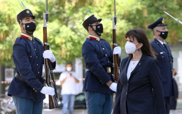 Κ. Σακελλαροπούλου: Ευλαβικά τιμάμε όσους θυσίασαν τη ζωή τους, για να μπορούμε εμείς να είμαστε ελεύθεροι