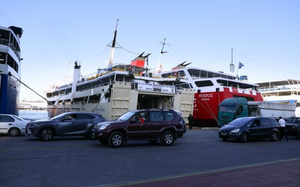 Δεμένα τα πλοία σε 3 λιμάνια λόγω των θυελλωδών ανέμων
