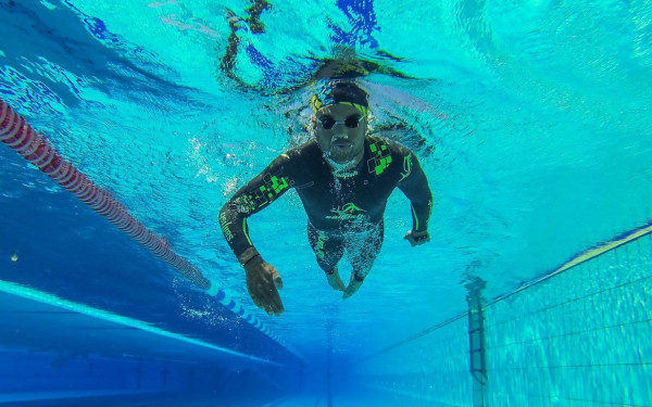 Κολύμβηση: Το ελληνικό "δελφίνι" που έσπασε το ρεκόρ Γκίνες! (βίντεο)