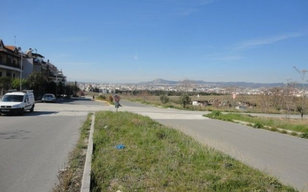 Σε πράσινο άξονα περιπάτου μετατρέπεται η οδός Τραπεζούντος στην Πολίχνη