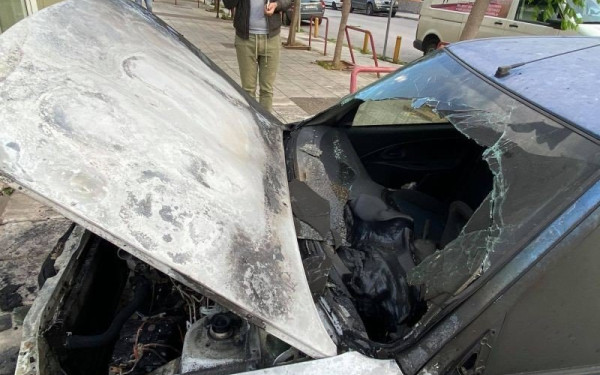 Στις φλόγες αυτoκίνητο του ΕΦΚΑ στην Σταυρούπολη (Φωτ.)