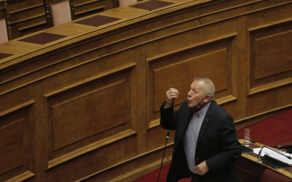 Νόμος του κράτους το νομοσχέδιο για τη συνεπιμέλεια των παιδιών-Καταψήφισαν Γιαννάκου και Κεφαλογιάννη