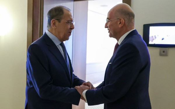 Τηλεφωνική επικοινωνία Δένδια -Λαβρόφ