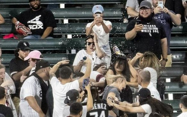 Γυναίκες μαλλιοτραβήχτηκαν σε αγώνα μπέιζμπολ (βίντεο)