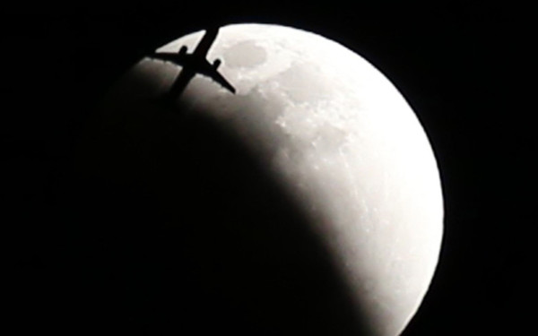 Απόψε η μεγαλύτερη έκλειψη Σελήνης του 21ου αιώνα (Βίντεο)