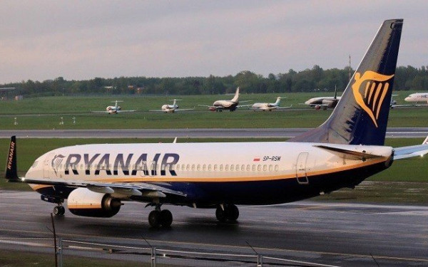 Η Ryanair ζητά από την ΕΕ περιορισμό στην πώληση αλκοόλ στα αεροδρόμια, μετά τα επεισόδια με μεθυσμένους σε πτήσεις (βίντεο)