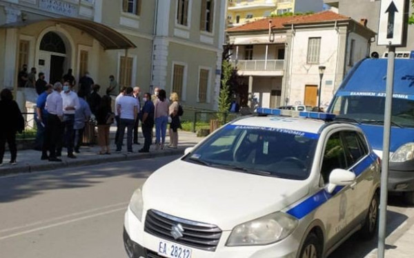 Κοζάνη: Αναβιώνει στο Εφετείο η επίθεση με τσεκούρι στη ΔΟΥ, με ένα νεκρό και 3 τραυματίες