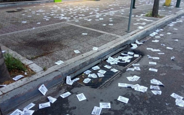 Τρικάκια του Ρουβίκωνα έξω από το γραφείο του Γιάννη Λοβέρδου