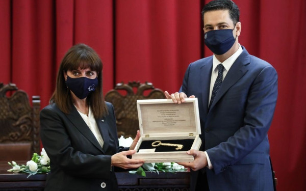 Επίτιμη δημότης Αγρινίου η Σακελλαροπούλου 