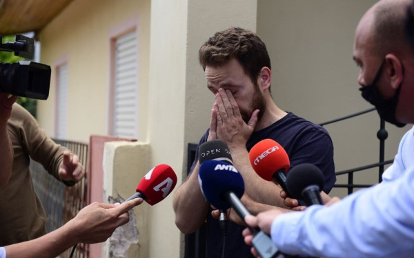 Γλυκά Νερά: Ο σύζυγος σκότωσε την Καρολάιν με την μπλούζα της (βίντεο)