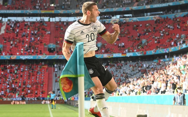 Ρόμπιν Γκόσενς: Από το βενζινάδικο και τα ξενύχτια, στην εκδίκηση από τον Ρονάλντο