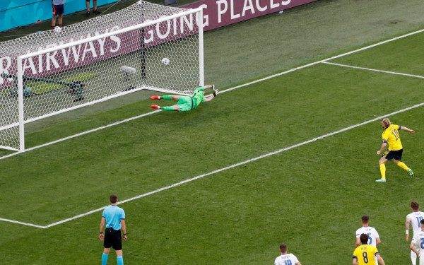 Σουηδία - Σλοβακία 1-0: Μισή πρόκριση από τα 11 μέτρα (βίντεο)