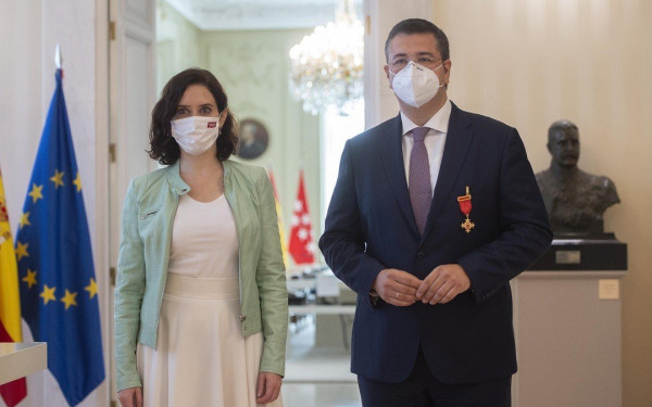 Με το Διεθνές Μετάλλιο της Μαδρίτης βραβεύτηκε ο Απόστολος Τζιτζικώστας (Φωτ.)