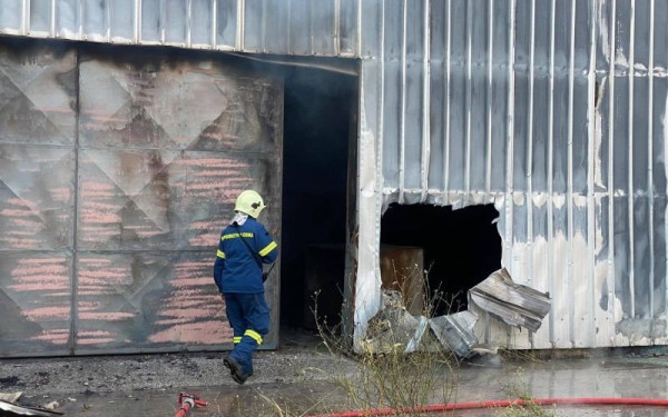 Θεσσαλονίκη: Κινητοποίηση της πυροσβεστικής για φωτιά σε εργοστάσιο επεξεργασίας φρούτων στα Κουφάλια