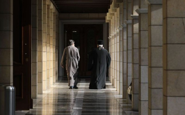 Έτσι μας επιτέθηκε το 2015 ο ιερέας που έριξε το καυστικό υγρό στους μητροπολίτες - Έδινε ναρκωτικά σε παιδιά (βίντεο)