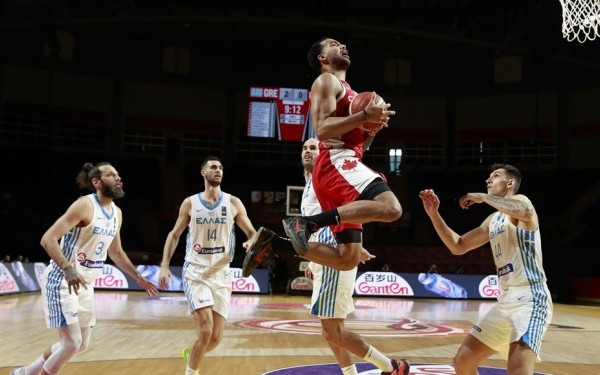 Μπάσκετ: Η άμυνα "πρόδωσε" την Εθνική στην πρεμιέρα του προολυμπιακού (βίντεο)