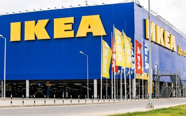 Η ΙΚΕΑ βάζει πωλητήριο στα εργοστάσιά της στη Ρωσία και σχεδιάζει περικοπή θέσεων εργασίας