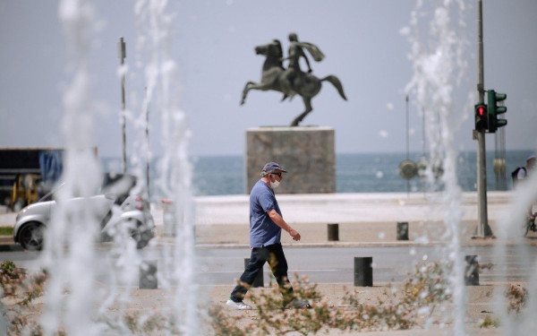 Καιρός: Μελτέμια αλλά και 40άρια σήμερα - Υψηλός ο κίνδυνος πυρκαγιάς
