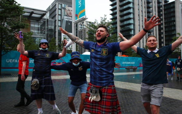 Εκατοντάδες Σκωτσέζοι με κορονοϊό βρέθηκαν στο Λονδίνο