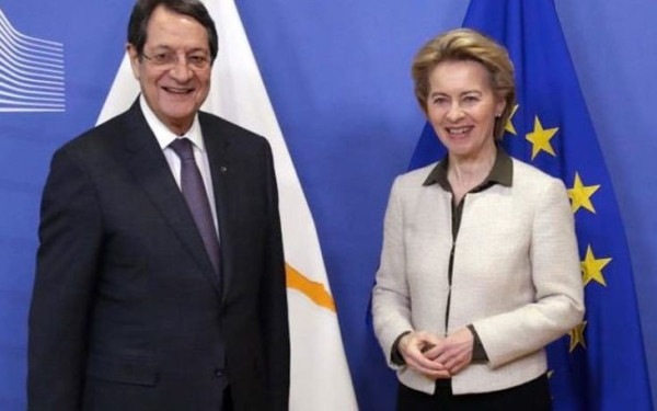 Κύπρος: Η Ούρσουλα φον ντερ Λάιεν παραδίδει στον Ν. Αναστασιάδη το Σχέδιο Ανάκαμψης και Ανθεκτικότητας