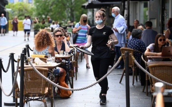 Σε σκέψεις για μέτρα εν μέσω Χριστουγέννων πολλές ευρωπαϊκές χώρες