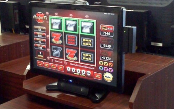 Θεσσαλονίκη: Τα «φρουτάκια» βγήκαν ξινά για υπεύθυνο και πελάτες καταστήματος