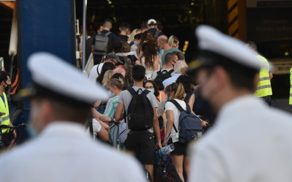 Με μειωμένα εισιτήρια θα ταξιδέψουν για τη μόνιμη κατοικία τους οι αναπληρωτές εκπαιδευτικοί από τα νησιά