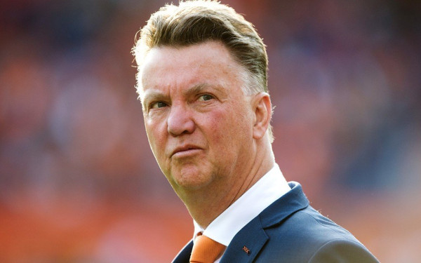 Ο κόσμος του ποδοσφαίρου στο πλευρό του σπουδαίου Λουίς φαν Χάαλ