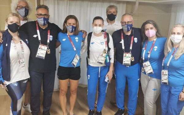 Τούρτα-έκπληξη στη Σάκκαρη για τα γενέθλιά της (βίντεο)