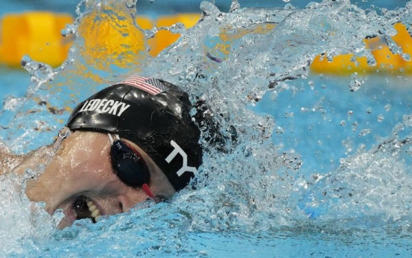 Κολύμβηση: Ασυναγώνιστη στα 800μ. ελεύθερο η Λεντέκι (βίντεο)