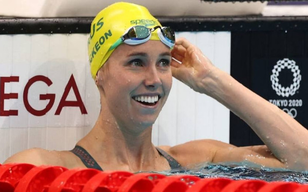 Έμα ΜακΚίον: Βασίλισσα στην πισίνα του Τόκιο (βίντεο)