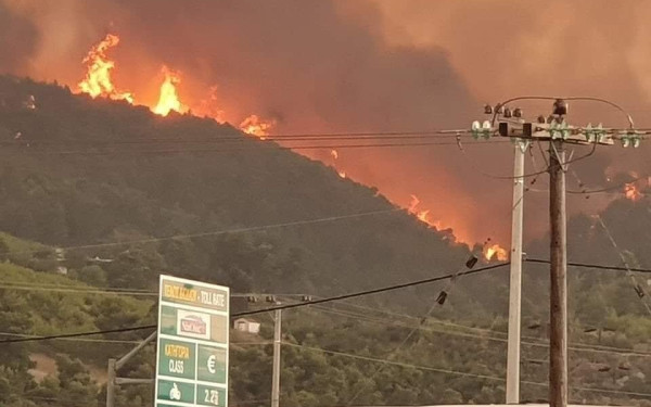 Νέο μήνυμα του 112: Υπό εκκένωση Κρυονέρι, Κοκκινόβραχος και Αφίδνες (φωτ.)