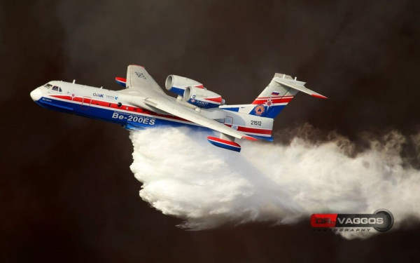 Η πύρινη κόλαση της Εύβοιας μέσα από το ρωσικό πυροσβεστικό αεροπλάνο Beriev (βίντεο)