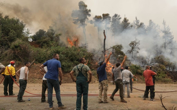 Πώς οι κάτοικοι στον Βουτά Ευβοίας κατάφεραν να σώσουν τις περιουσίες τους από τον πύρινο όλεθρο