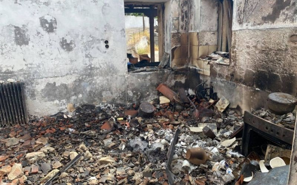 «SOS» για τη Βόρεια Εύβοια: Κομμάτια καμένου τοξικού αμίαντου παραμένουν στην περιοχή (βίντεο)