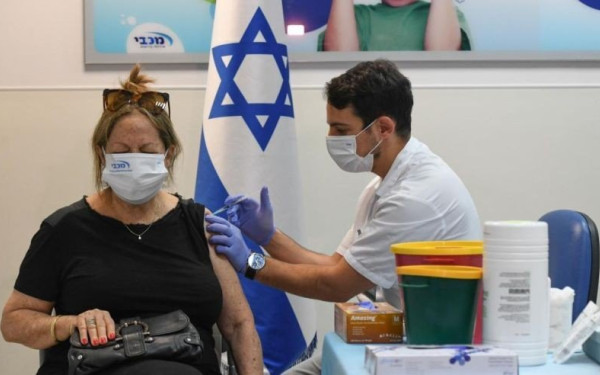 Τρίτη δόση για τους άνω των 50 ετών αποφάσισε το Ισραήλ