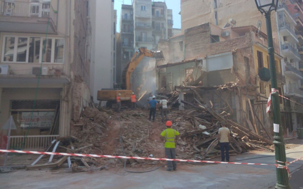 Θεσσαλονίκη: Μπήκαν μπουλντόζες στο παλιό ξενοδοχείο Αίγυπτος