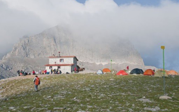 «Βουλιάζουν» από κόσμο τα καταφύγια του Ολύμπου