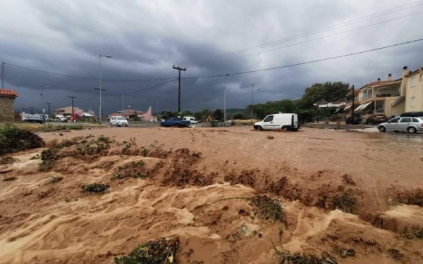 Σε επιφυλακή για την EVA - Αποσυνδέστε τηλεοράσεις, μην αγγίζετε σωλήνες, λέει η Πολιτική Προστασία