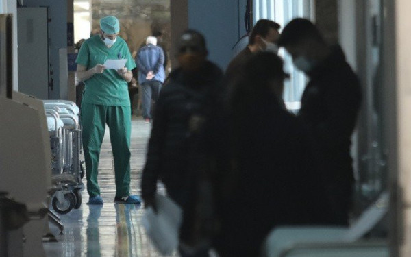 Κορονοϊός: Αυξήθηκαν τα κρούσματα - Το 30% είναι επαναλοιμώξεις