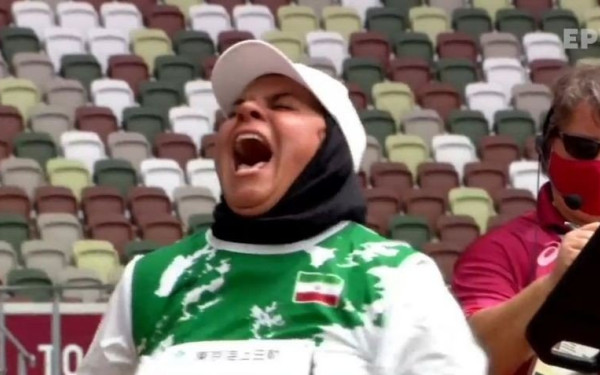 Παραολυμπιακοί Αγώνες: Μεγάλη συγκίνηση για την Ιρανή αθλήτρια που έκανε παγκόσμιο ρεκόρ (βίντεο)