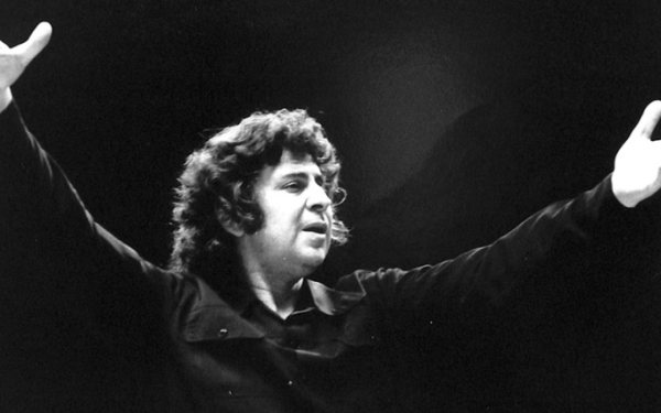 Μίκης Θεοδωράκης: Ο συγκινητικός αποχαιρετισμός Ολλανδού βιολιστή με τον «Ζορμπά» (Βίντεο)