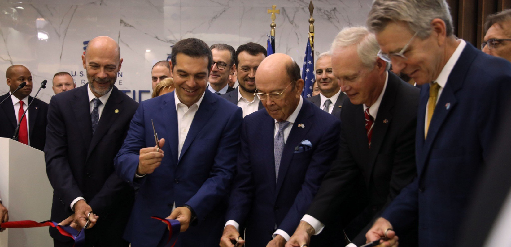 Μηνύματα συνεργασίας στα εγκαίνια του περιπτέρου των ΗΠΑ