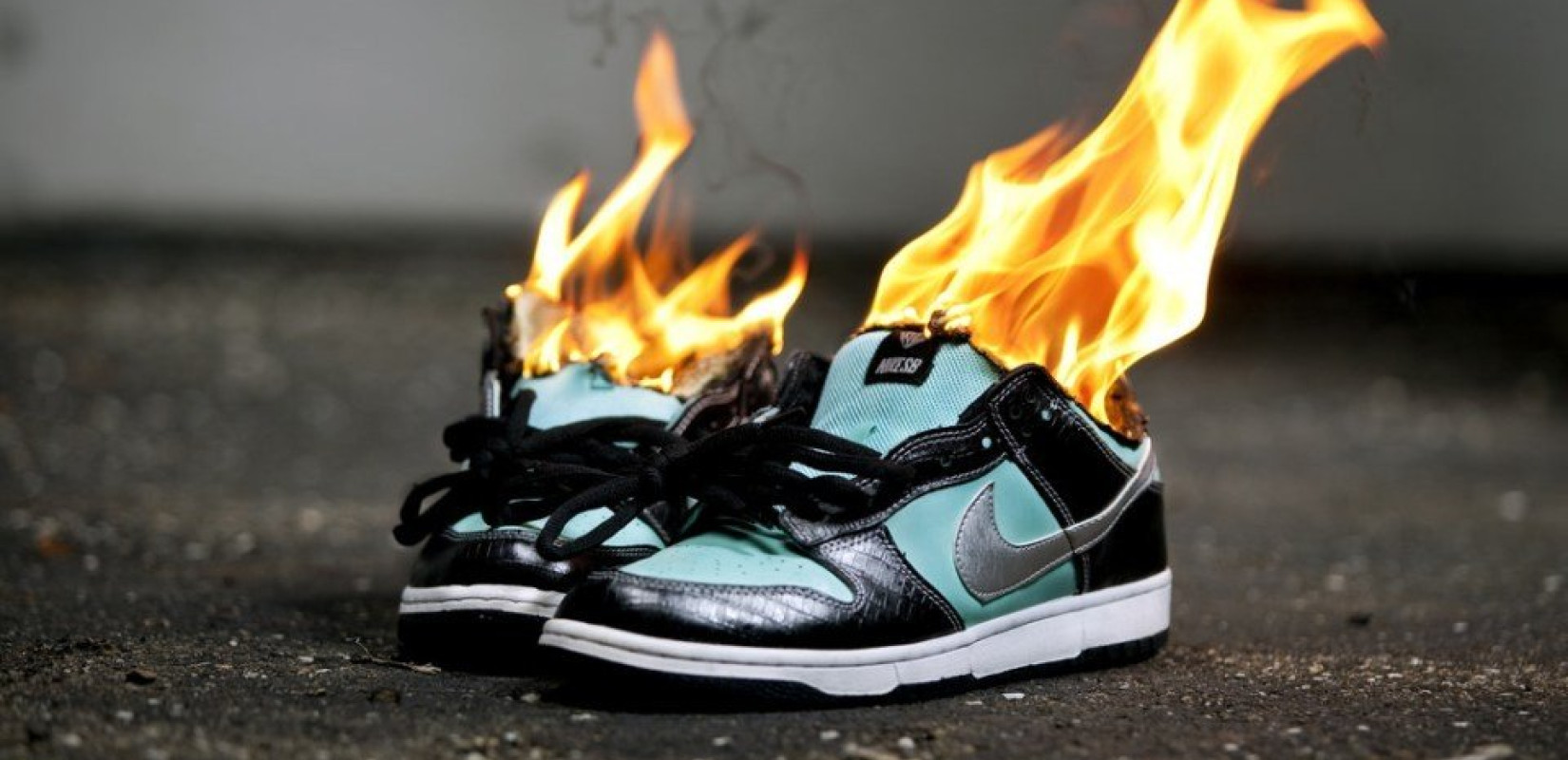 Ο Κεπέρνικ βάζει (κυριολεκτικά) φωτιές στη Nike