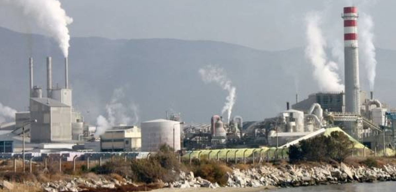 ΓΣΕΕ: Σωρεία παρανομιών στο εργοστάσιο φωσφορικών λιπασμάτων της Καβάλας