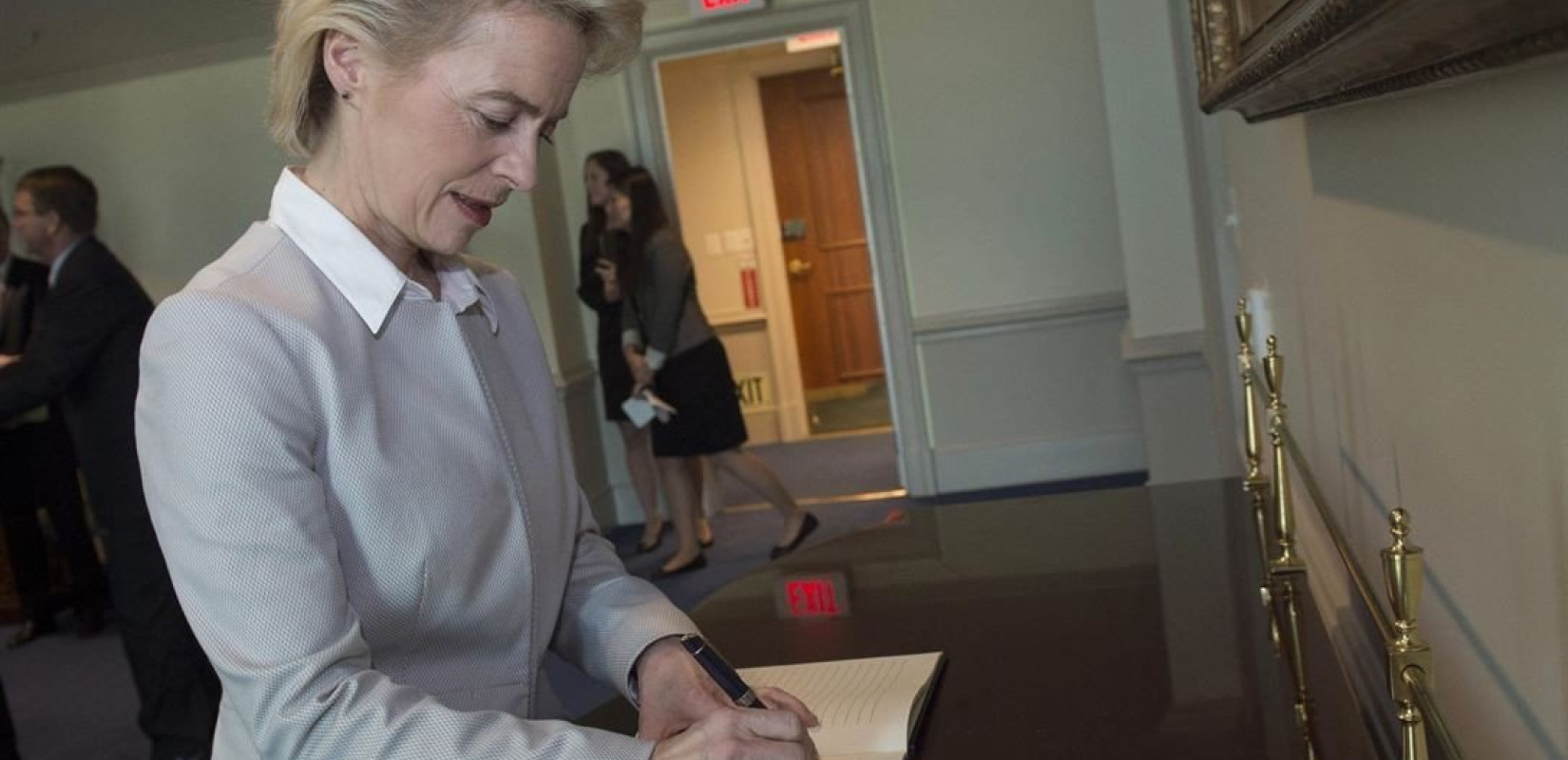 Αντιμέτωπη με το ενδεχόμενο πρότασης μομφής η Ούρσουλα φον ντερ Λάιεν