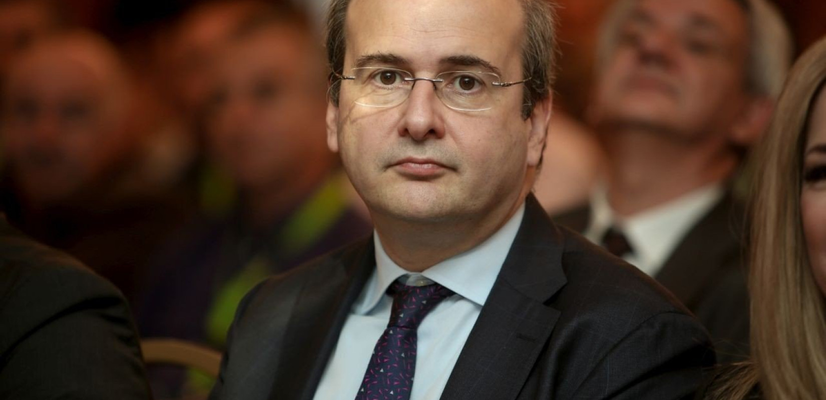 Κ. Χατζηδάκης για αύξηση στον κατώτατο μισθό: «Ψίχουλα σε συσκευασία δώρου δεν έχω δει ποτέ» (βίντεο)
